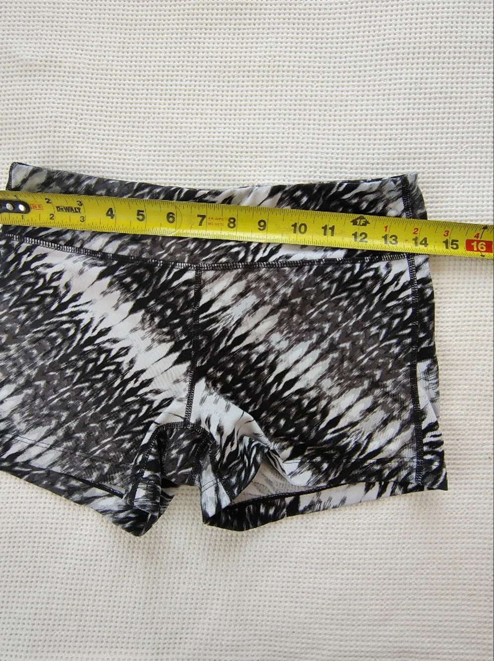 Athleta Black & White Abstract Pattern Athletic Shorts
